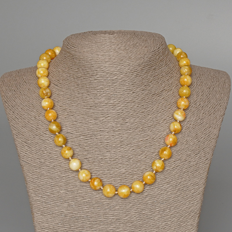Collana in giadeite gialla, sfere lisce, diametro 10,5 mm ±, lunghezza 49 cm ±