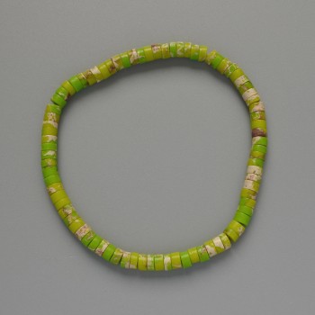 Bracciale in varisite verde chiaro (perle a disco pressate) diametro 4,5×2,5 mm, lunghezza 18 cm ± (elastico)