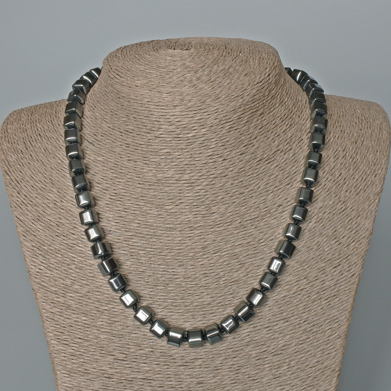 Collana di ematite a cubi, diametro 8 mm ±, lunghezza 48 cm ±
