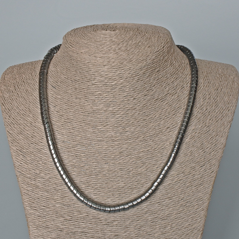 Collana in ematite Zigzag, diametro 6×4 mm, lunghezza 48 cm+