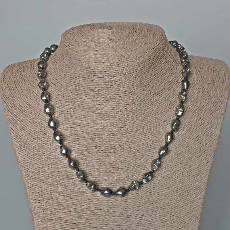 Collana in ematite «Teschio», diametro 8×10×7,5 mm+-, lunghezza 48 cm+-