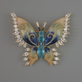Spilla a forma di farfalla con cristalli azzurri e bianchi, smalto beige e blu, 45×52 mm, metallo dorato