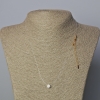 Pendente con cristallo bianco, diametro di 6 mm ±, su filo quasi invisibile con chiusura a moschettone Xuping doratura 18K, spessore 0,8 mm, lunghezza 45–50 cm