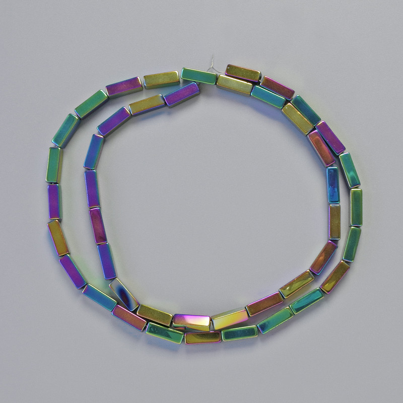 Perline di ematite rettangolari 9×3 mm ± colore arcobaleno, su filo