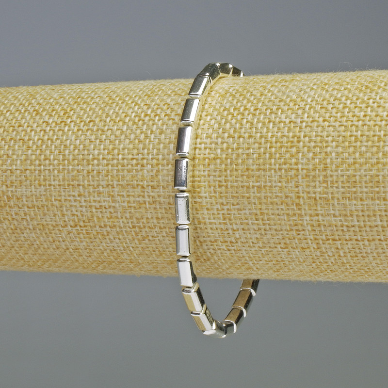 Bracciale in ematite rettangolare, colore argento, dimensioni 8×4 mm, lunghezza 18 cm, elastico