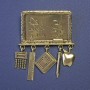 Spilla «Lavagna matematica con pendenti» 60×45 mm ± metallo dorato