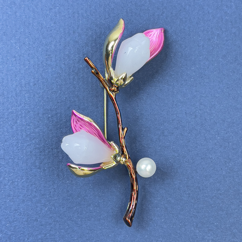 Spilla a ramo con fiore e perla, colore rosa e marrone, metallo dorato, 48×59 mm+