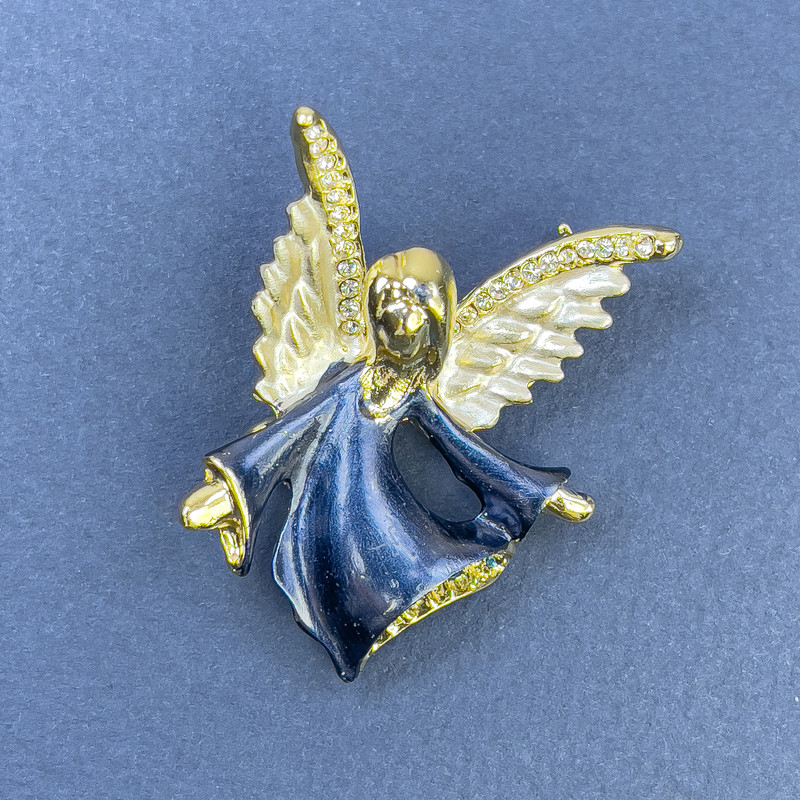 Spilla Angelo con strass bianchi e blu, colore blu e bianco, metallo dorato 31×43 mm+