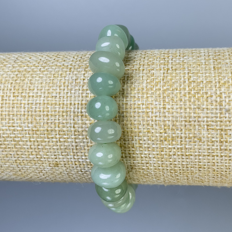 Bracciale nefrite levigata, dimensioni delle perle 11×8 mm, lunghezza 18 cm, elastico