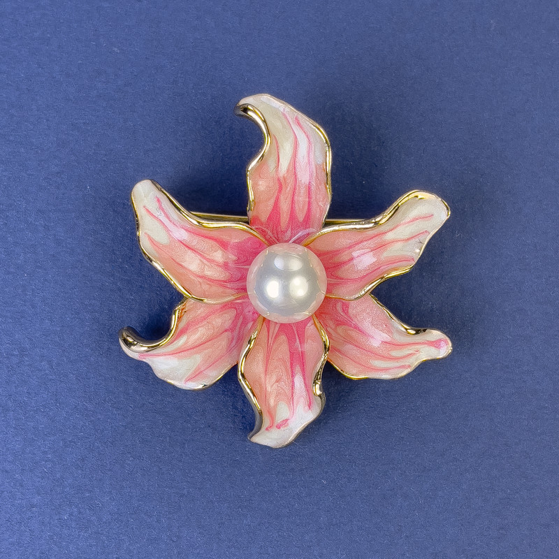 Spilla Fiore, diametro circa 45 mm, smalto rosa e perla