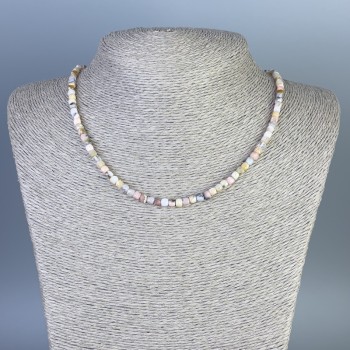 Collana di opale con cubi sfaccettati 4x4 mm