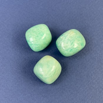 Amazzonite levigata a grani — pietra ornamentale naturale ~ dimensioni 18-25 mm (+-) ~ peso 10-12 g. +/- /pz. (prezzo per 100 g)