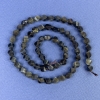 Perline su filo in ossidiano solare, romboidali 6×5 mm, ± su filo, lunghezza 39 cm