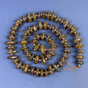 Perline di bronzite levigate 8–10×4 mm +/- con perline su filo, lunghezza 40 cm+