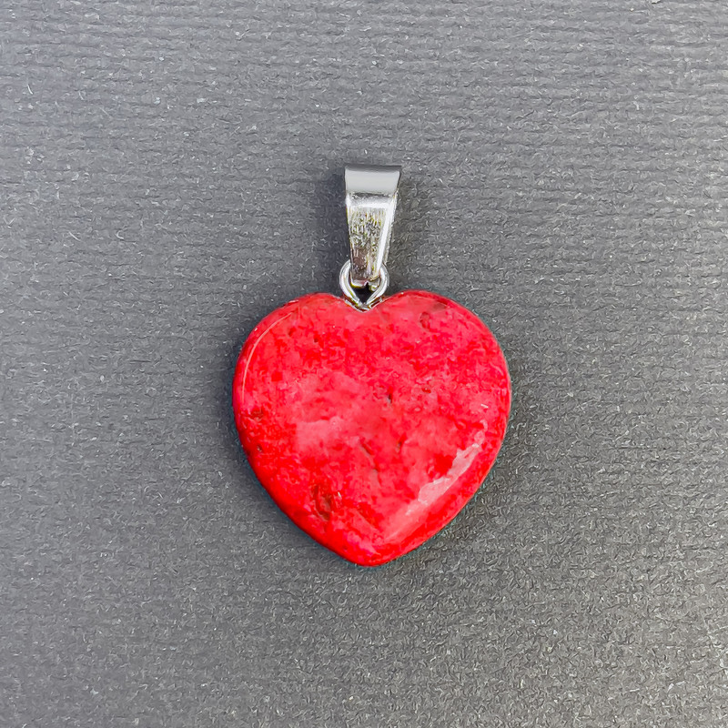 Pendente a forma di cuore in corallo artificiale 20x20 mm