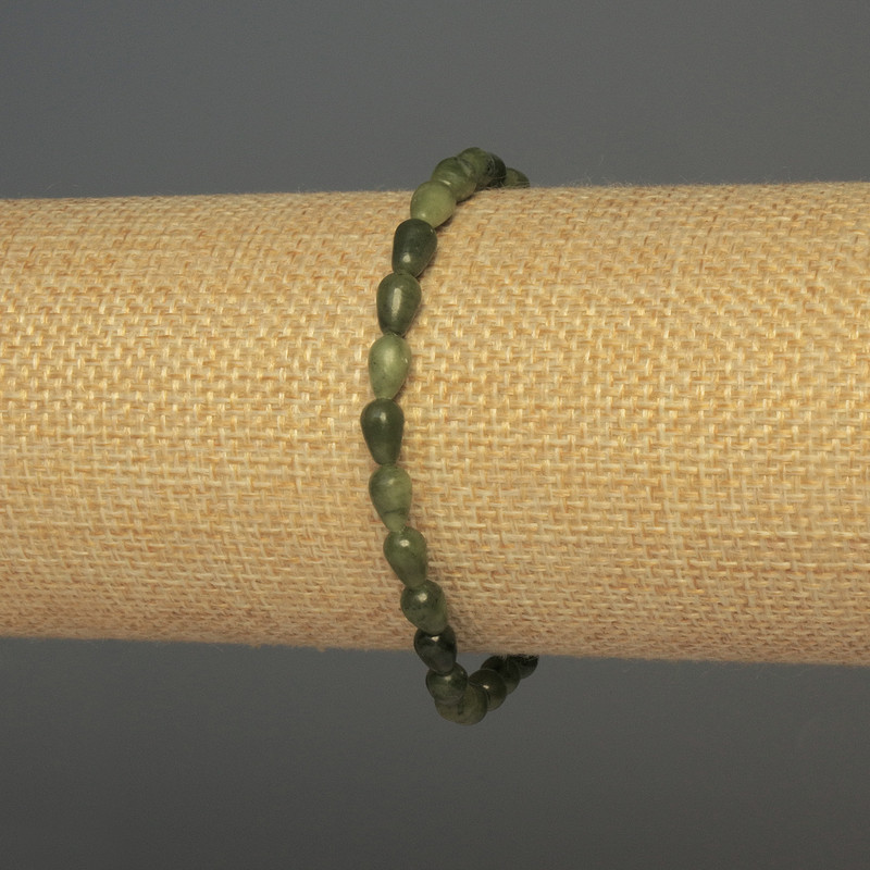 Bracciale in giadeite a goccia, diametro 7×4 mm +-, lunghezza 18 cm+- elastico