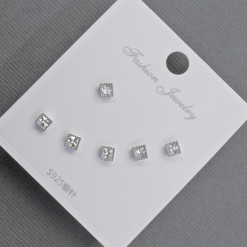 Orecchini a perno 3,5 mm ± metallo argentato, strass bianchi