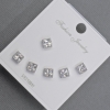 Orecchini a perno con strass bianchi, metallo argentato, 5 mm ±