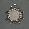 Pendente Sole in quarzo rosa 42 mm ±, lunghezza 48 mm ±, metallo argentato