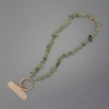 Portachiave per telefono in prehnite granuli 4-10×2-4 mm ± anello, diametro 24 mm, per foro dell'orecchio, lunghezza 40 cm (lunghezza delle perline 37 cm)