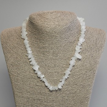 Collana di quarzo bianco a granuli, diametro 6-10×3-5 mm ±, lunghezza 45 cm ± con chiusura