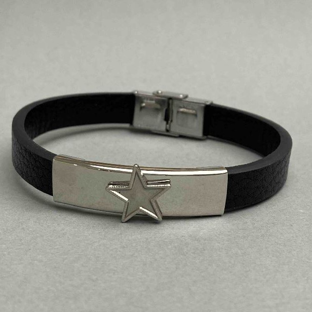 Bracciale di colore nero con chiusura e inserti metallici, lunghezza 21 cm+