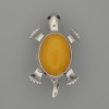 Spilla-pendente «Tartaruga» Ambra artificiale 52×35 mm ± elementi mobili, metallo argentato