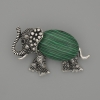 Spilla-pendente «Elefante» con malachite 45×27 mm ±, strass neri, metallo argentato
