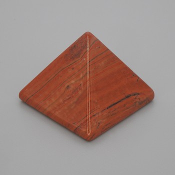 Piramide ornamentale in jasper rosso, dimensioni 30×30 mm ±, larghezza 25 mm ±