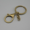 Prezzo per confezione /10 pezzi. Base per portachiavi con due ganci a moschettone 33×24 mm +- e anello, diametro 3 cm, lunghezza 7 cm