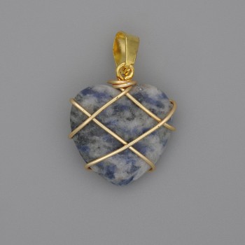 Pendente a forma di cuore in sodalite avvolto da filo metallico 21x21 mm ±, diametro 30 mm ±