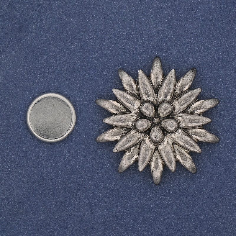 Spilla magnetica Fiore 41 mm ± metallo argentato
