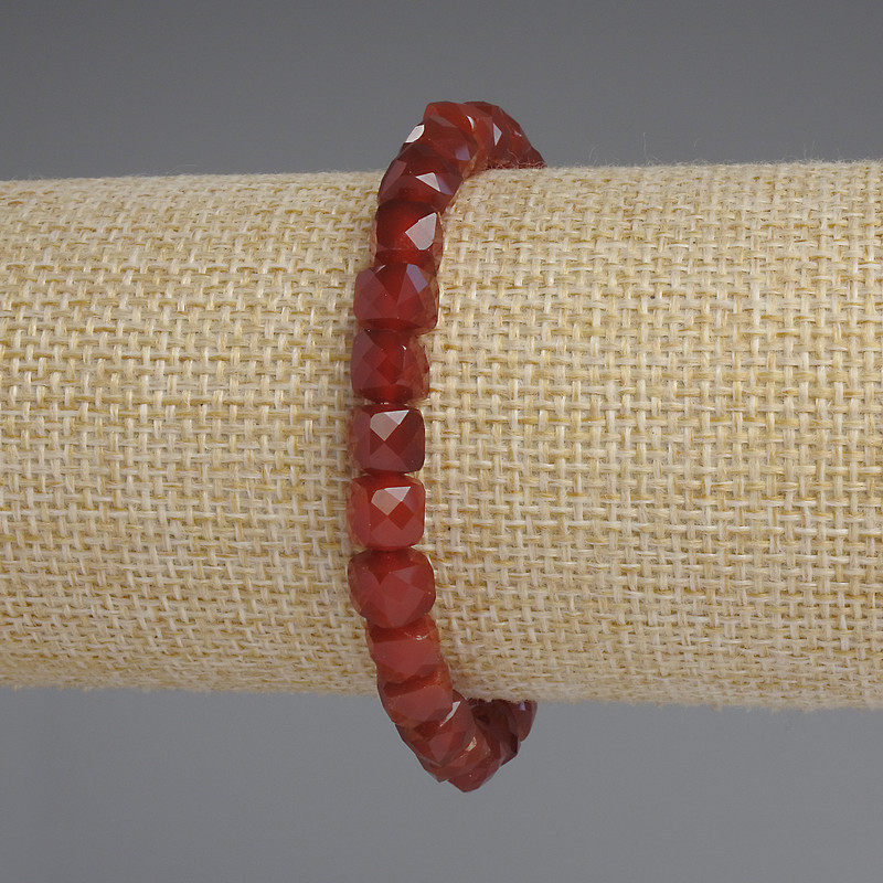 Bracciale in corniola sfaccettato a cubi, dimensioni circa 6,5×6,5 mm, lunghezza 18 cm +/- elastico