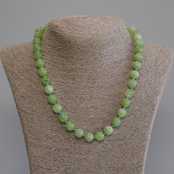Collana di crisopraso e olivino, sfere lisce, diametro 10 mm +-, lunghezza 50 mm+- con chiusura