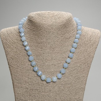 Collana con acquamarina sfaccettata a rombo, diametro 10×9 mm ±, perline da 3 mm ±, lunghezza 45 cm ±, con chiusura a moschettone