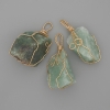 Pendente in fluorite grezza con intreccio dorato, 44x20 mm +/- dimensioni assortite