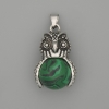 Pendente «Gufo» in malachite, metallo argentato, diametro 30x20 mm ±, lunghezza 37 mm ±