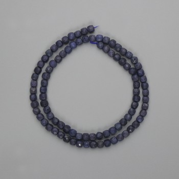 Perle di zaffiro grezzo tagliate a cubi sfaccettati 4×4 mm, lunghezza 39 cm ± su filo
