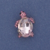 Spilla-pendolo a forma di tartaruga con cristallo rosa e strass, metallo argentato 25×18 mm+