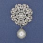 Spilla Accento con pendente a perla e strass, metallo argentato 33×53 mm +