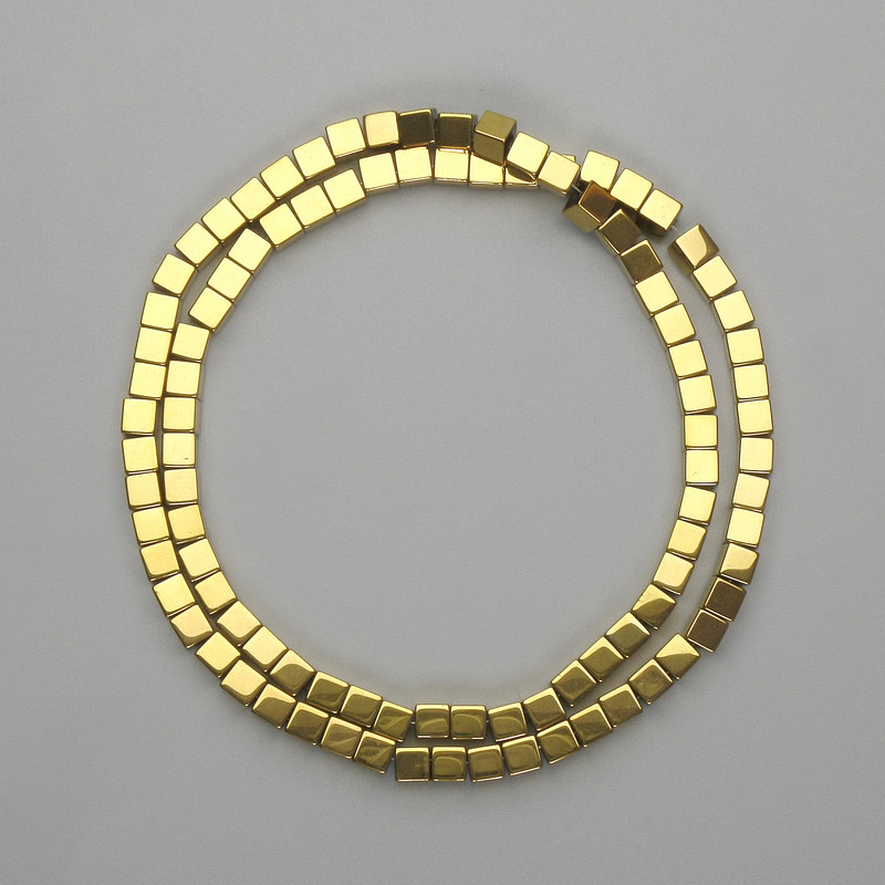 Perle di ematite a cubi 4x4 mm +- colore dorato, lunghezza 40 cm+