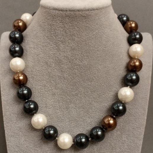 Collana di perle Majorica, lunghezza 43cm+- con chiusura