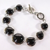 Saldo. Bracciale in agata, montatura liscia, inserti rotondi di diametro 20, 16 e 15 mm, lunghezza 18-21 cm