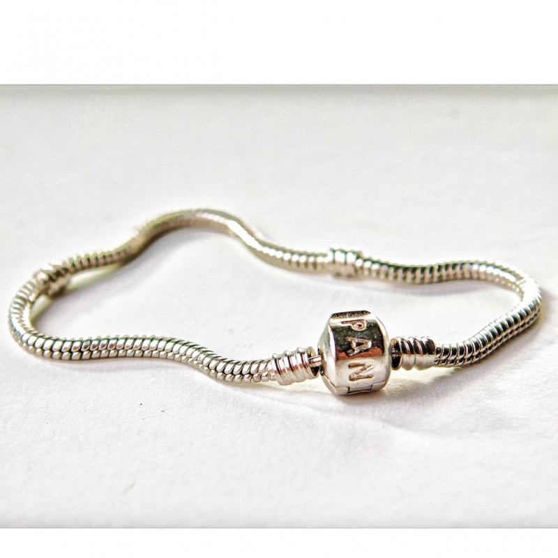 Base per bracciale PANDORA 20 cm con chiusura a clip e logo