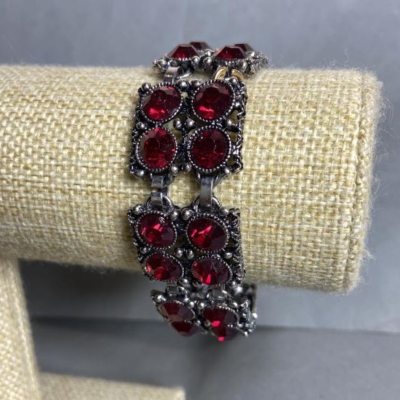 Bracciale con cristalli rossi a forma quadrata, lunghezza 18-23 cm, colore metallo "argento"