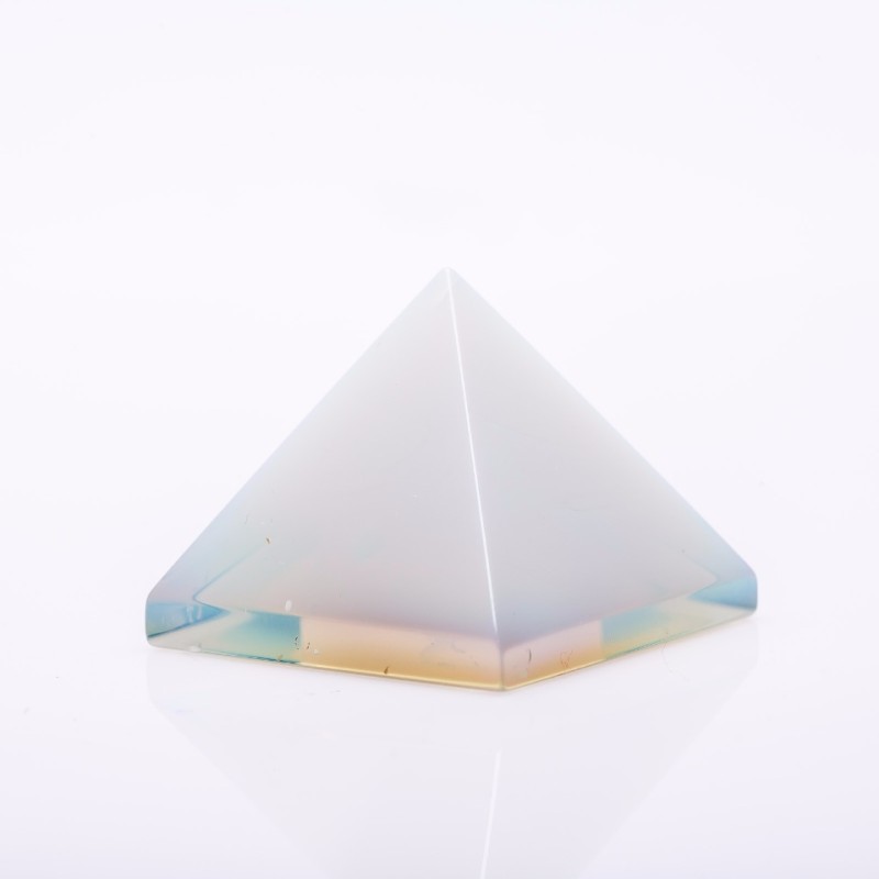 Piramide souvenir in pietra lunare pressata, altezza ±25 mm, lunghezza ±30 mm