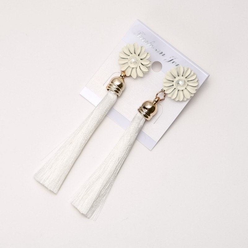 Orecchini a nappe «Crisantemi» bianchi, lunghezza 9 cm