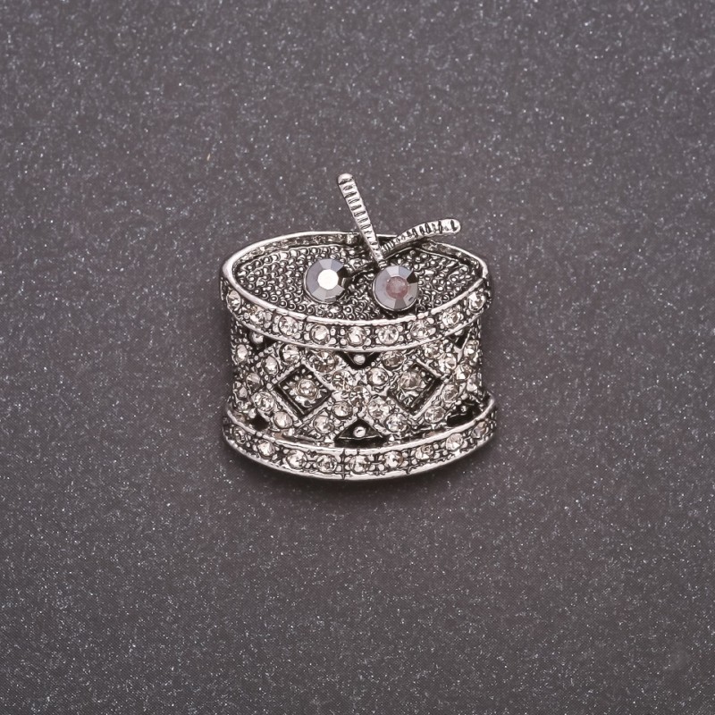 Spilla Tamburo con strass in metallo grigio