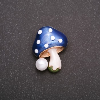 Spilla Amanita muscaria 29×22 mm smalto blu e metallo giallo