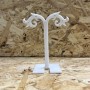 Supporto per orecchini in plastica bianca, altezza 117 mm, larghezza 92 mm, profondità 55 mm